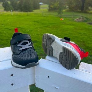 Toddler shoes - size 6 WIDE